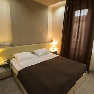 Otel Tbiliseli, Tiflis